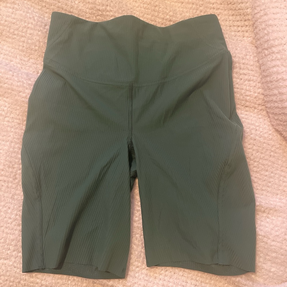 Lululemon Women's Green Ribbed Bike Shorts